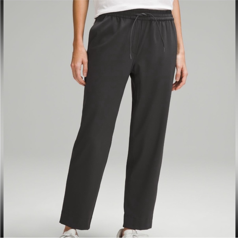 Lululemon tapered-leg mid rise 7/8 pant Luxtreme